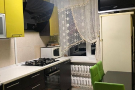 Продам трехкомнатную квартиру на Тополе 2 (Сич)