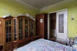 Продається двокімнатна квартира на 12 кварталі, сталінка